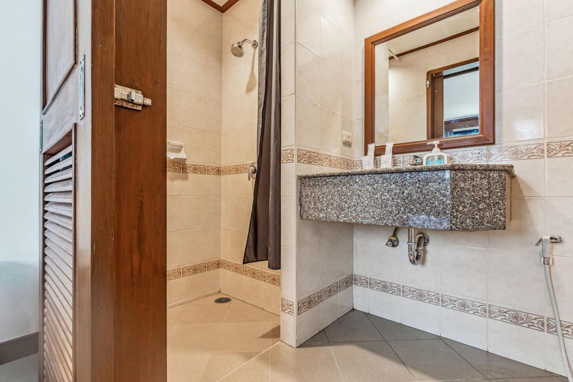 Rattana Beach Hotel Karon Room photo