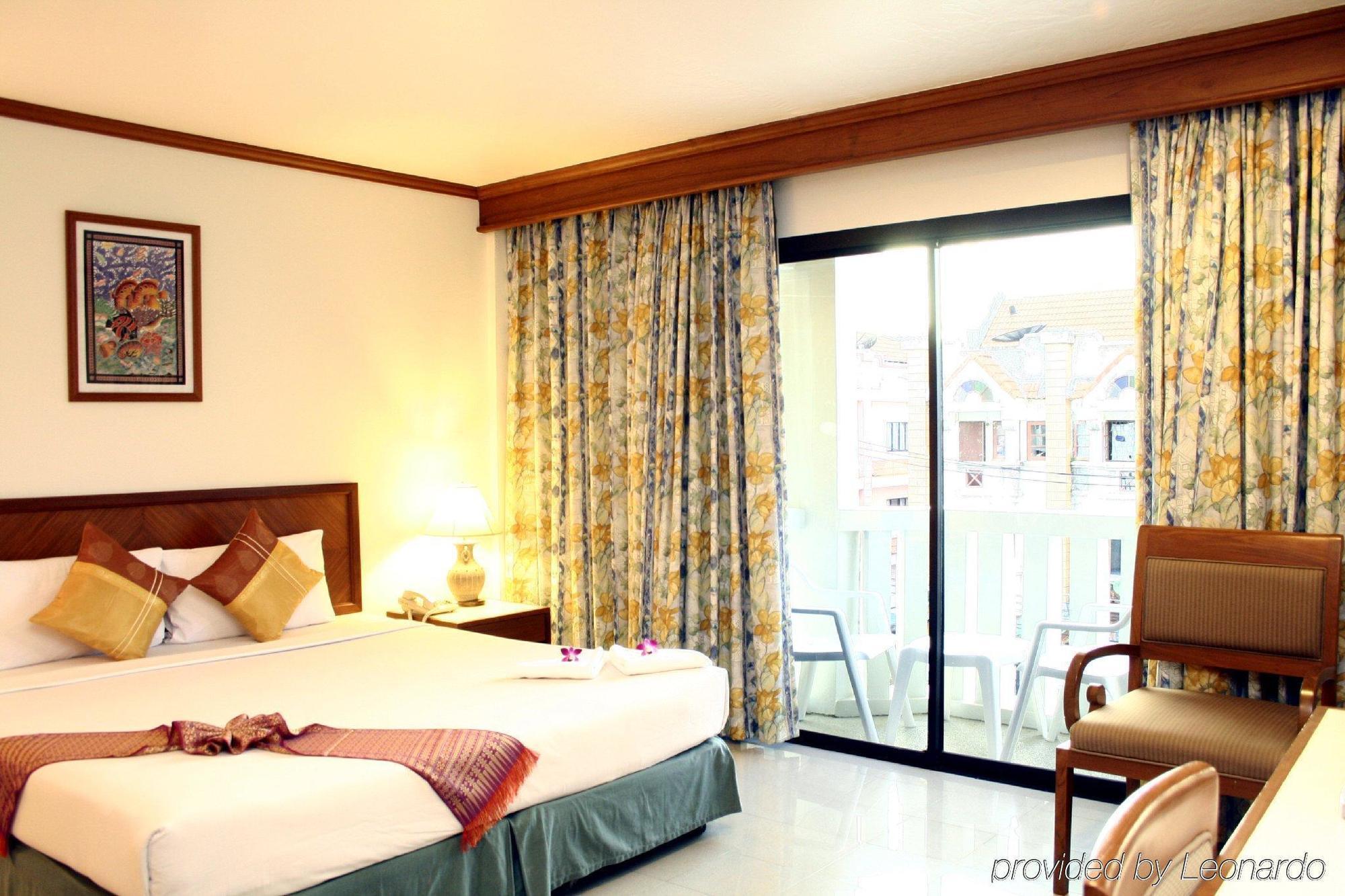 Rattana Beach Hotel Karon Exterior photo