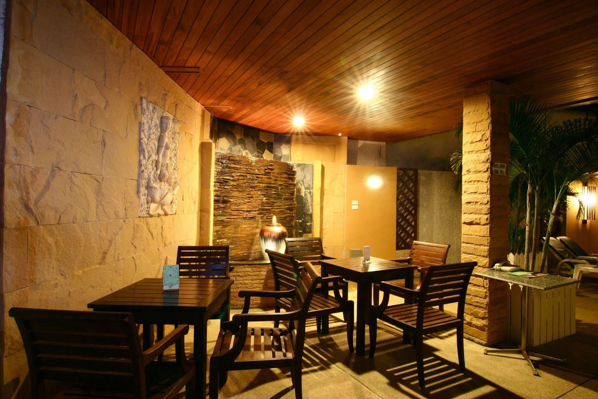 Rattana Beach Hotel Karon Exterior photo