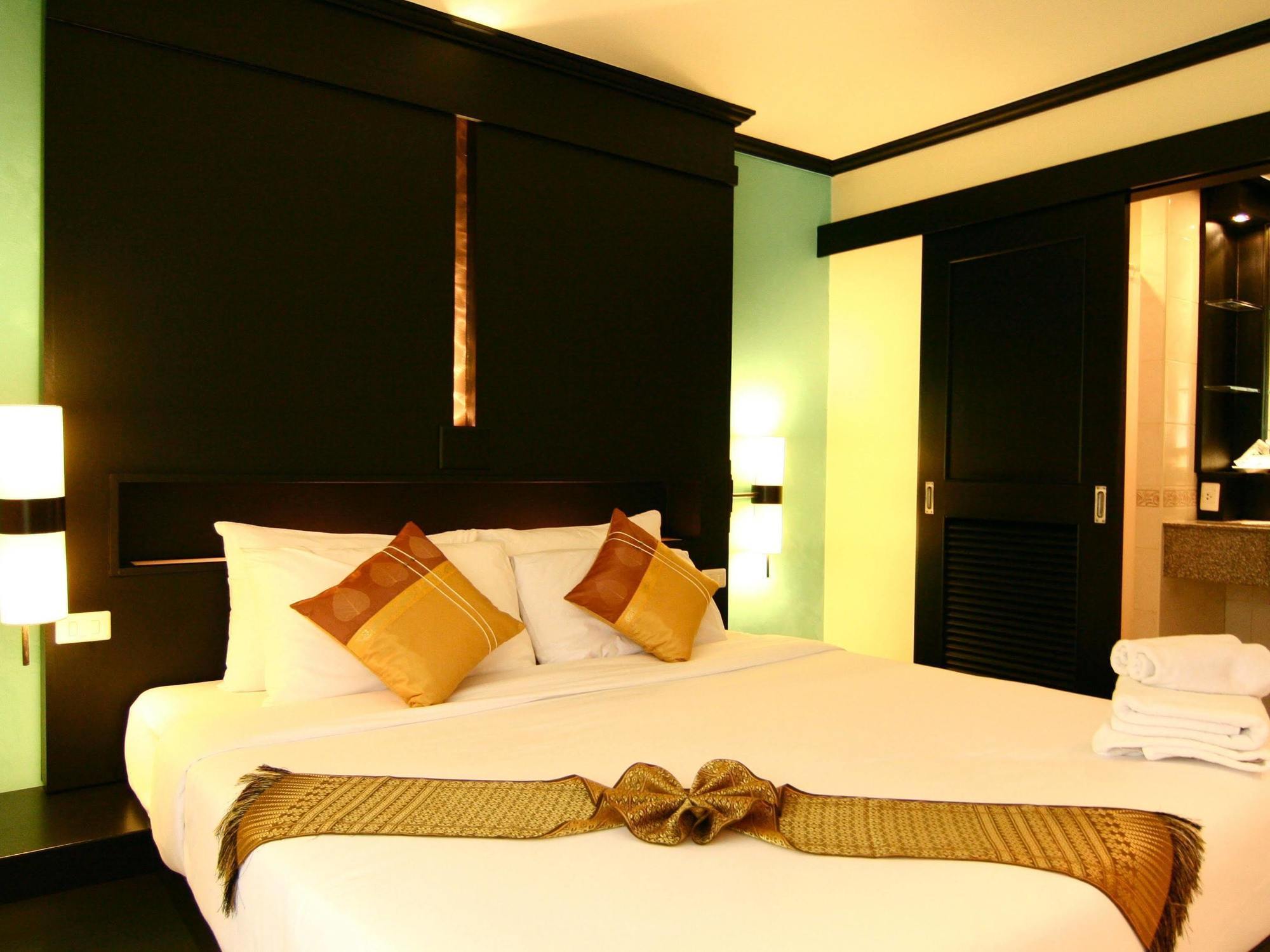Rattana Beach Hotel Karon Exterior photo